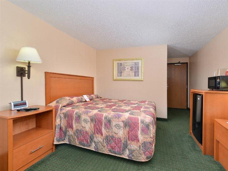 Super 8 By Wyndham Casper West By The River Extérieur photo