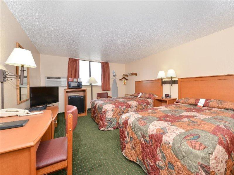 Super 8 By Wyndham Casper West By The River Extérieur photo