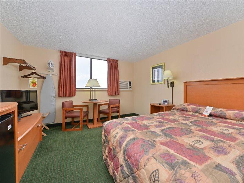 Super 8 By Wyndham Casper West By The River Extérieur photo