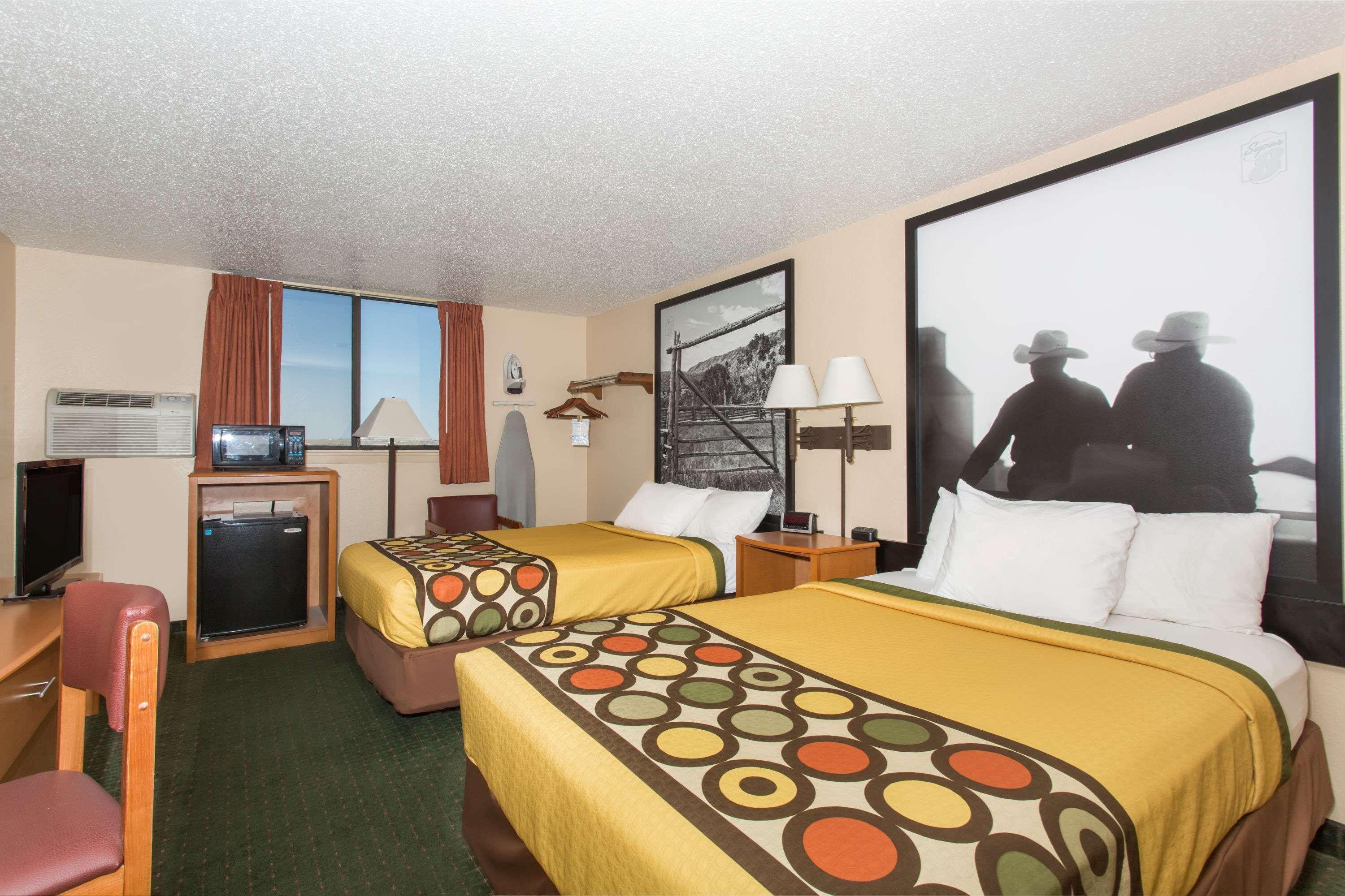 Super 8 By Wyndham Casper West By The River Extérieur photo