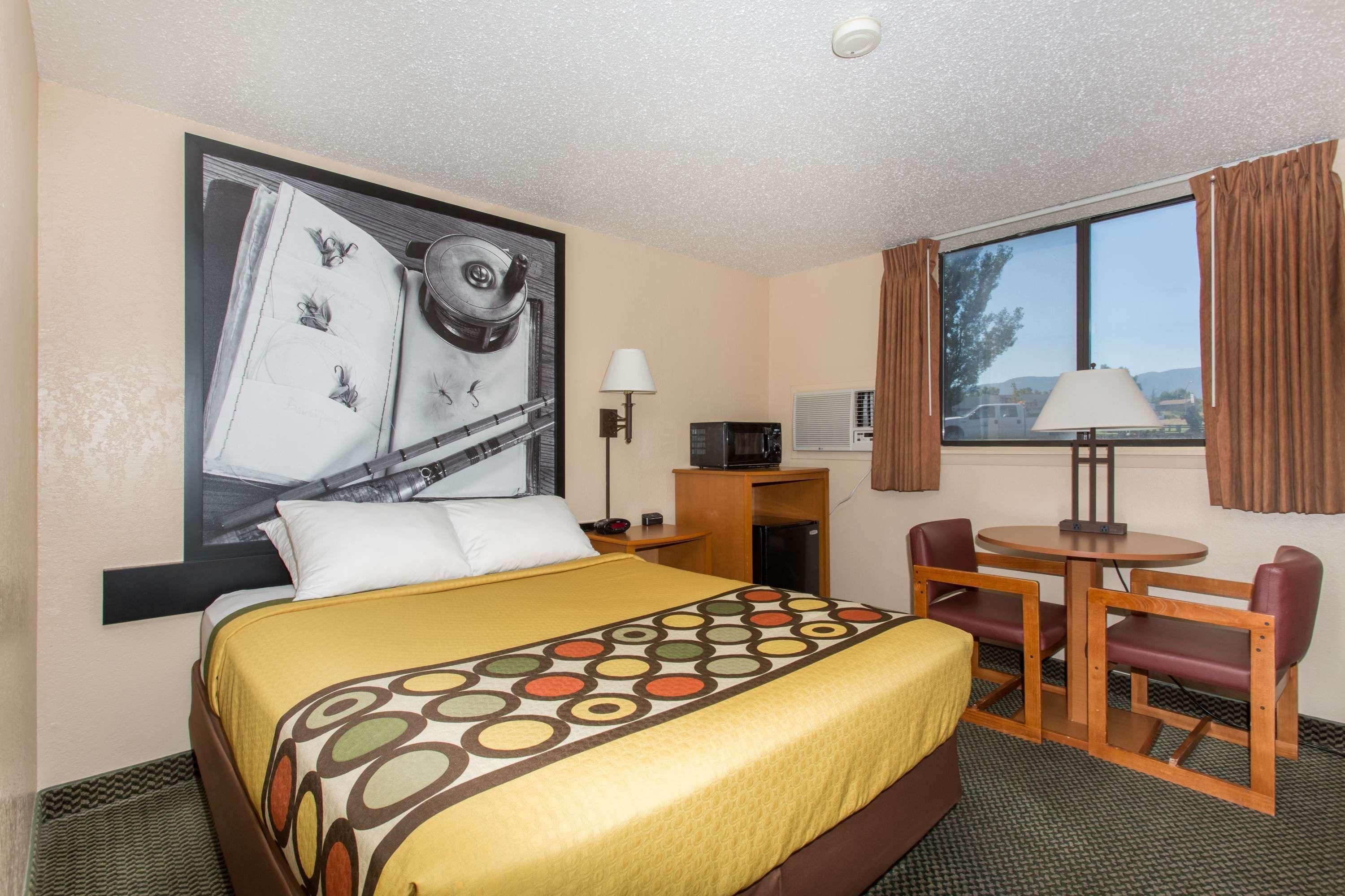 Super 8 By Wyndham Casper West By The River Extérieur photo