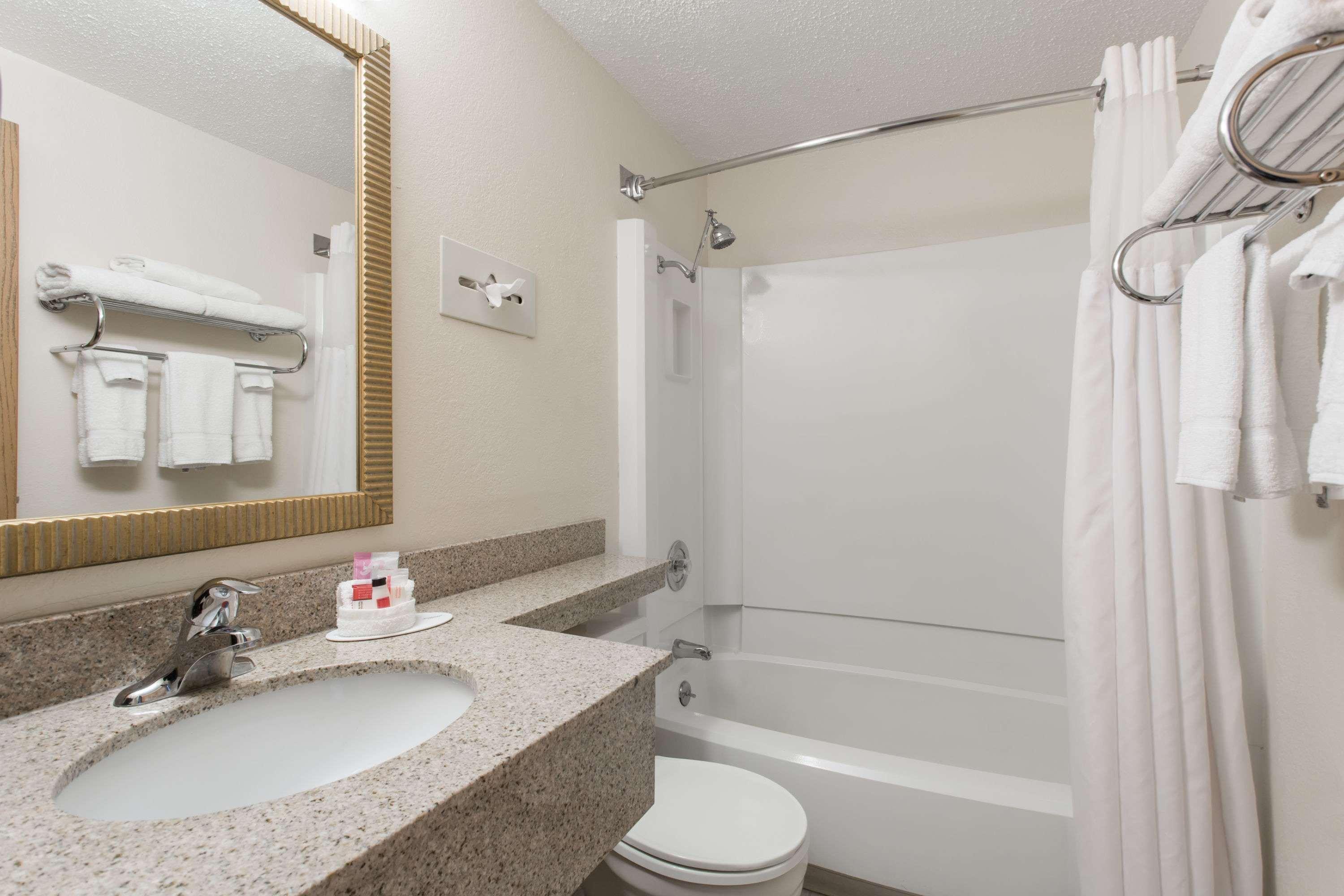 Super 8 By Wyndham Casper West By The River Extérieur photo
