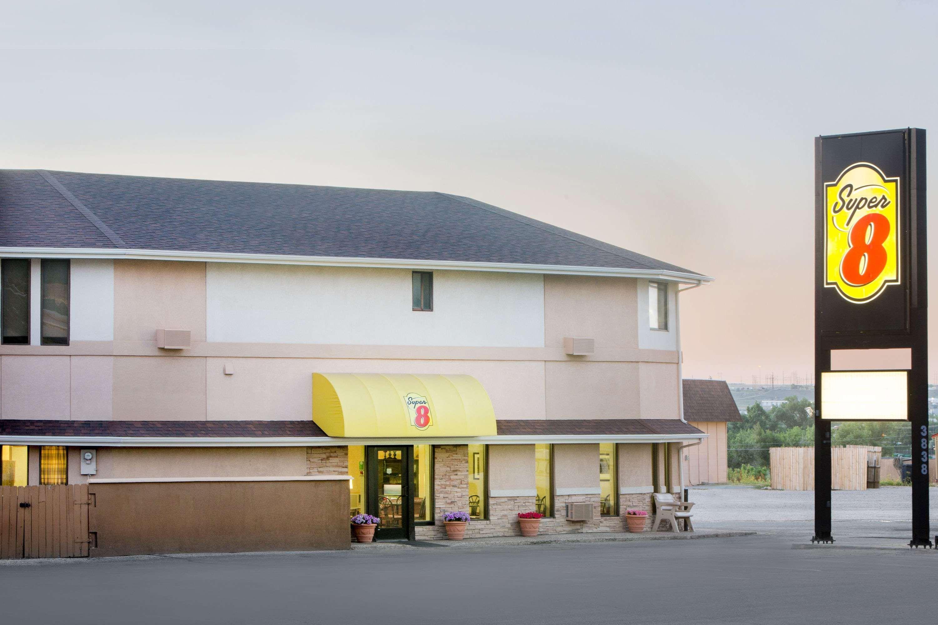 Super 8 By Wyndham Casper West By The River Extérieur photo
