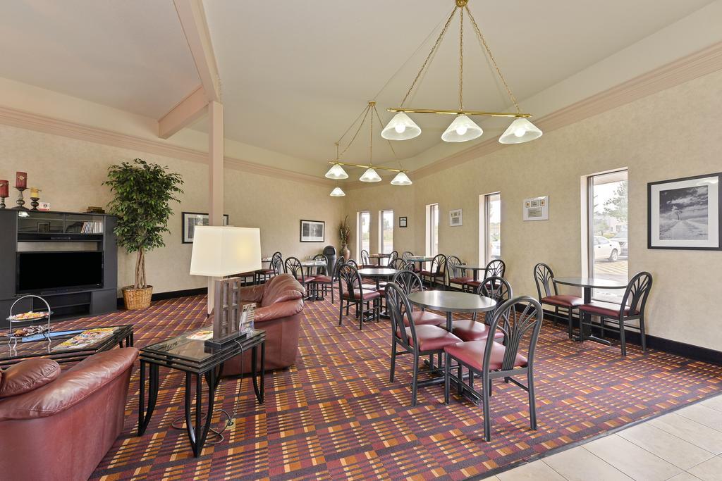 Super 8 By Wyndham Casper West By The River Extérieur photo