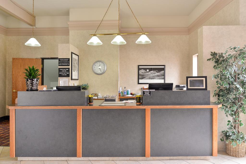 Super 8 By Wyndham Casper West By The River Extérieur photo