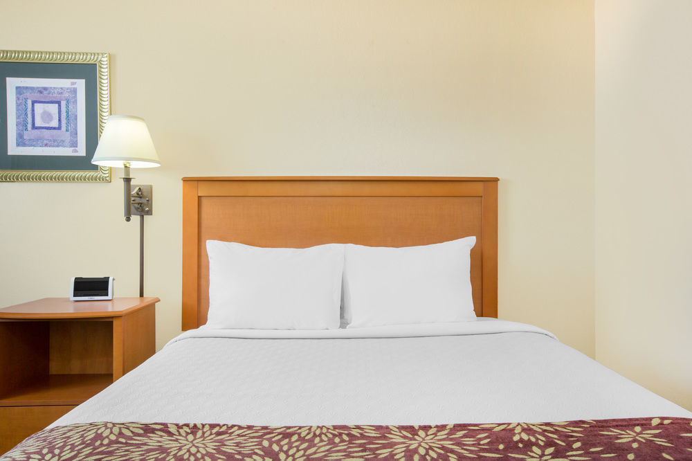 Super 8 By Wyndham Casper West By The River Extérieur photo