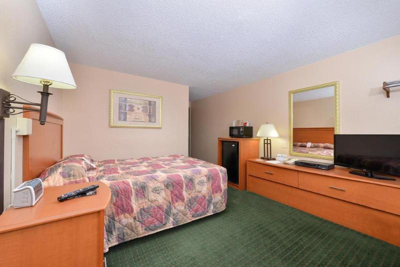 Super 8 By Wyndham Casper West By The River Extérieur photo