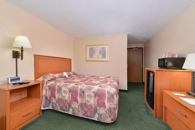 Super 8 By Wyndham Casper West By The River Extérieur photo